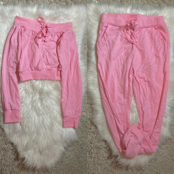 Sweatsuit cut small fit like 1x or large - Picture 2 of 2